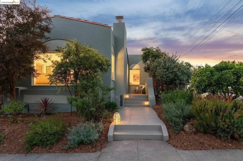 2627 Eastman Avenue Oakland CA 94619