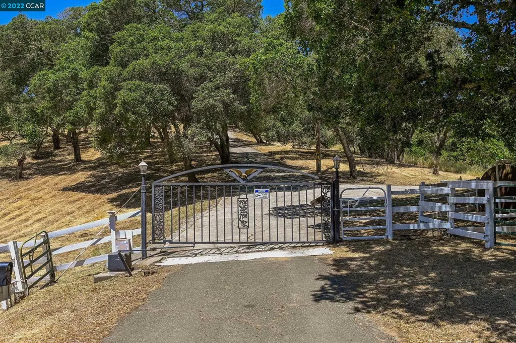 5433 Alhambra Valley Road Martinez CA 94553