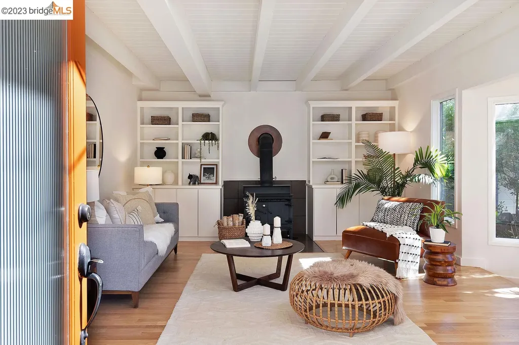 Oakland CA, 1 Lodge Court