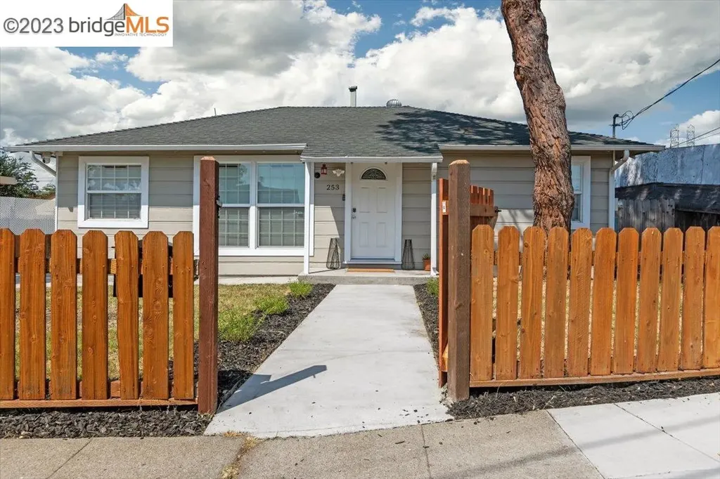 253 Fitzpatrick Road Oakland CA 94603