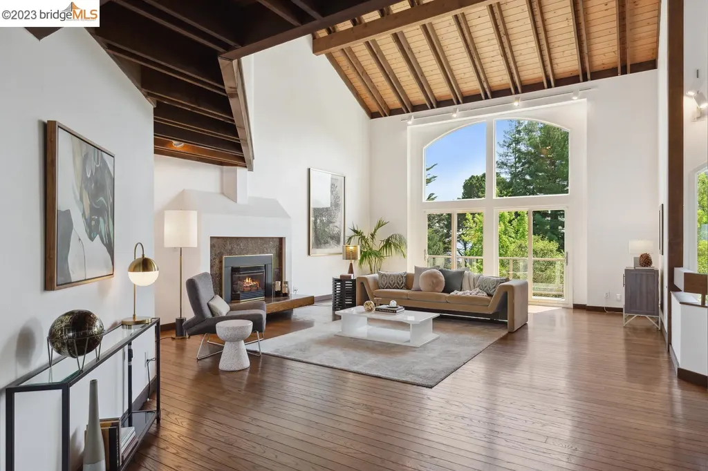 2070 Manzanita Drive Oakland CA 94611
