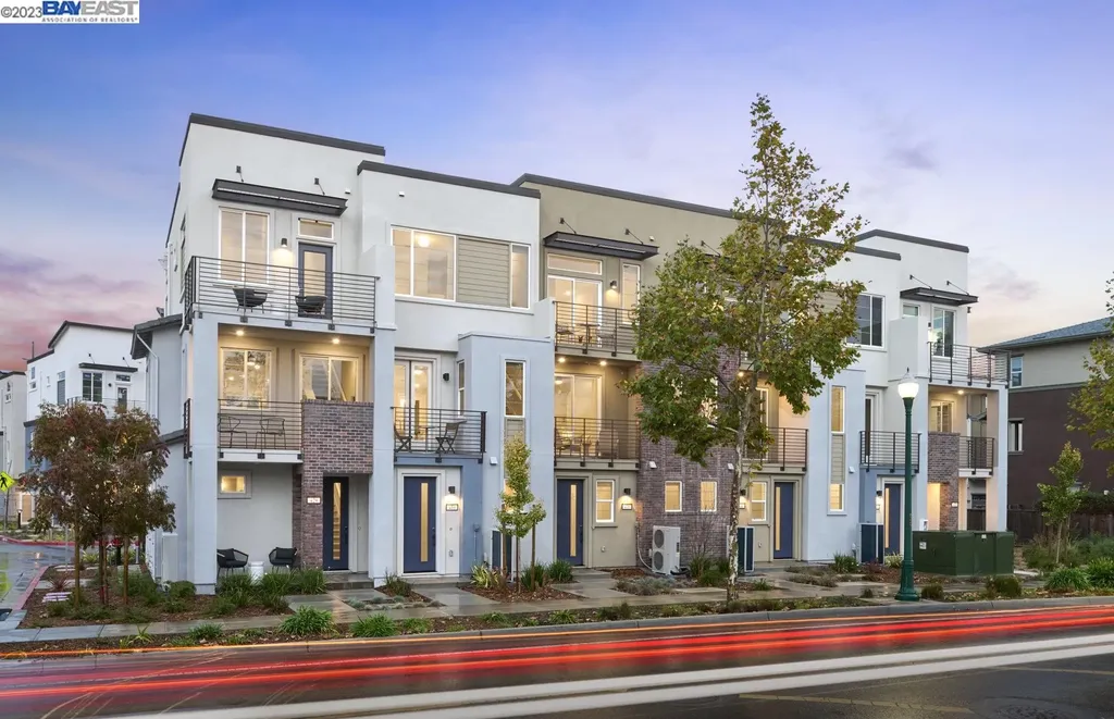 2852 Crusader Street Alameda CA 94501