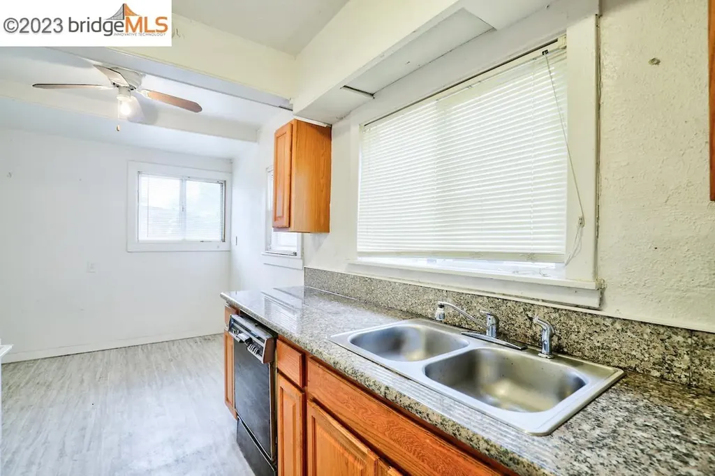 6408 Flora Street Oakland CA 94621