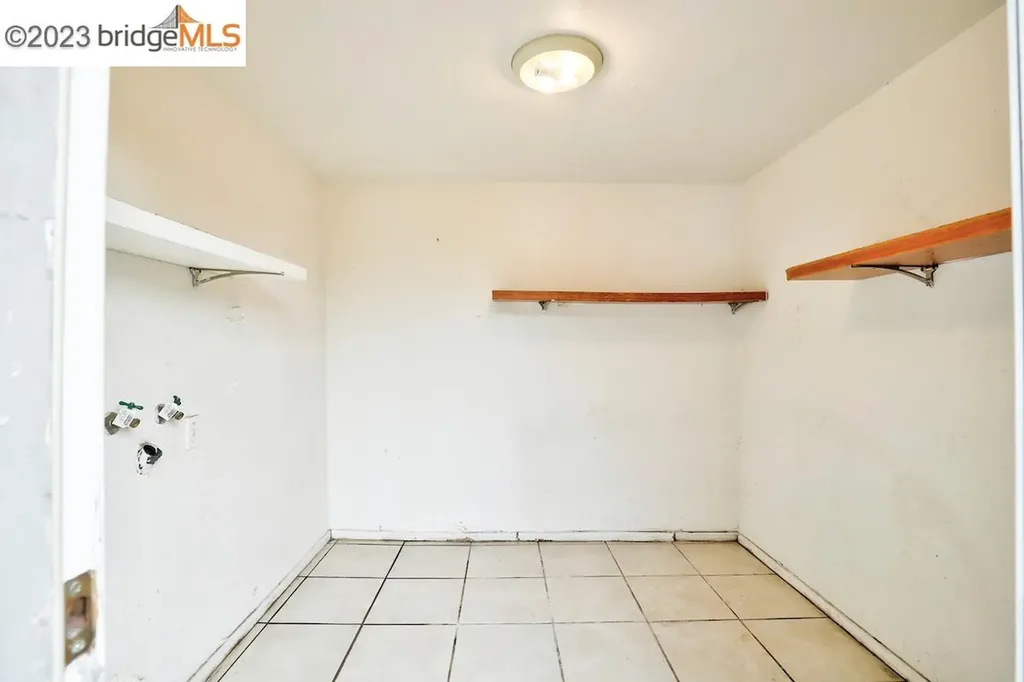 6408 Flora Street Oakland CA 94621