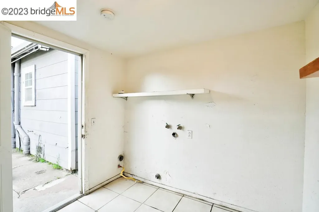 6408 Flora Street Oakland CA 94621