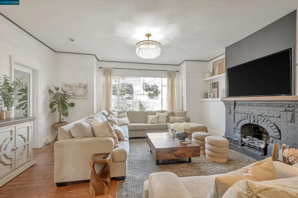 1042 Jamestown Avenue San Francisco CA 94124