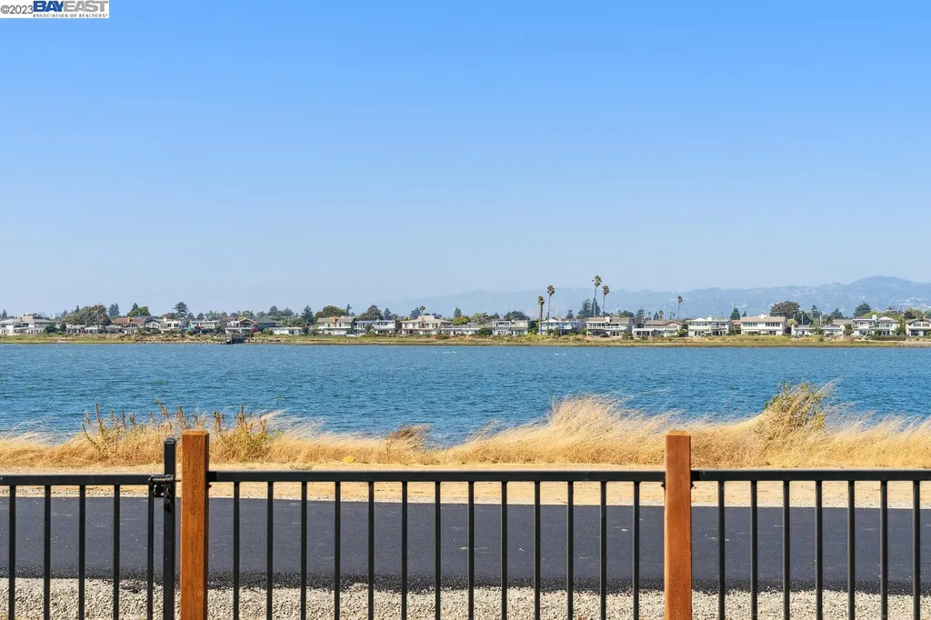 65 Bay Park Terrace Alameda CA 94502