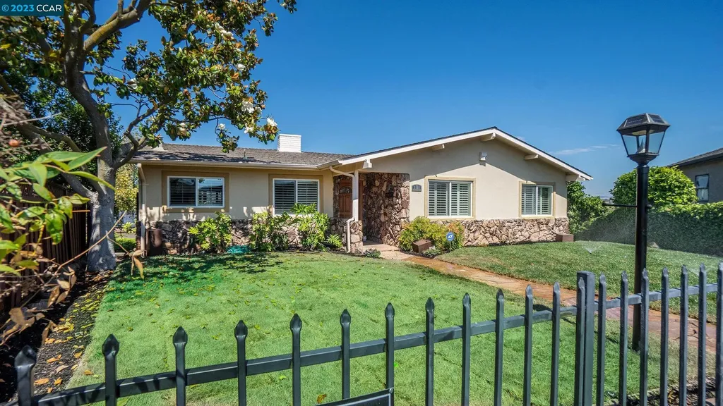 2131 Valente Court Martinez CA 94553