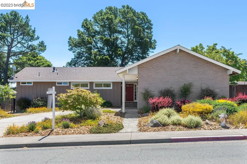 Oakland CA, 5247 Saddle Brook Drive