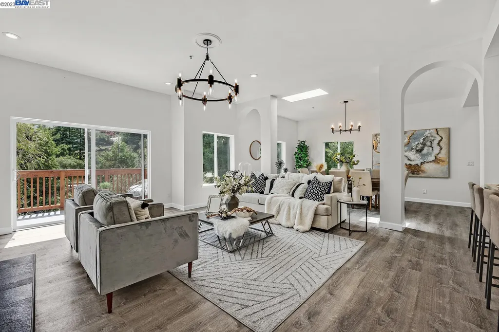 2093 Tunnel Road Oakland CA 94611