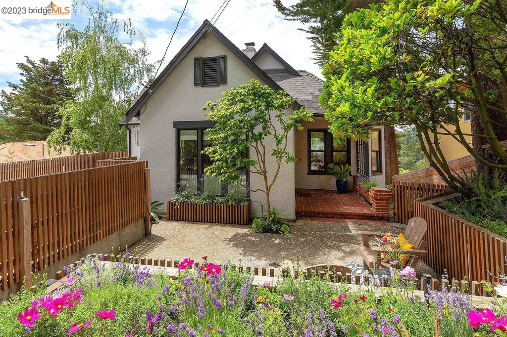 Oakland CA, 6815 Ridgewood Drive
