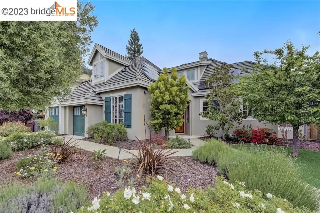 2 Woodside Glen Court Oakland CA 94602