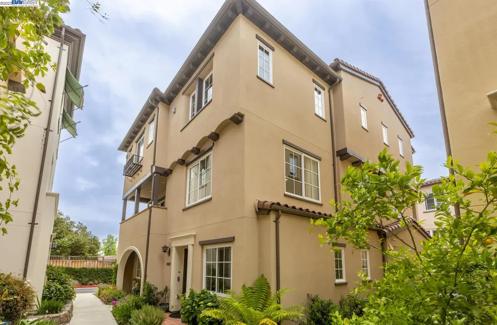 43057 Calle Esperanza Fremont CA 94539