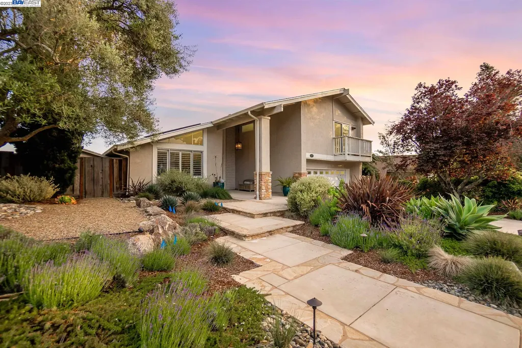 3571 Skyline Drive Hayward CA 94542
