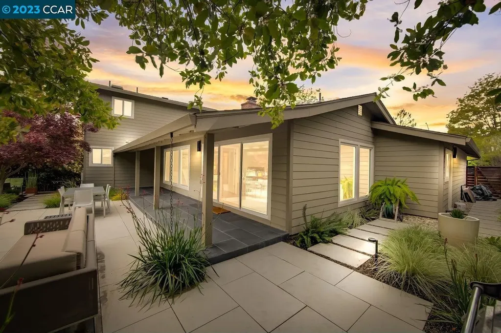 24 Carr Drive Moraga CA 94556