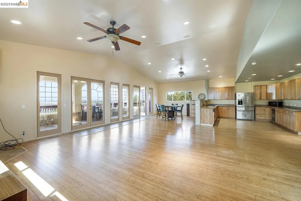 9649 Thermal Street Oakland CA 94605
