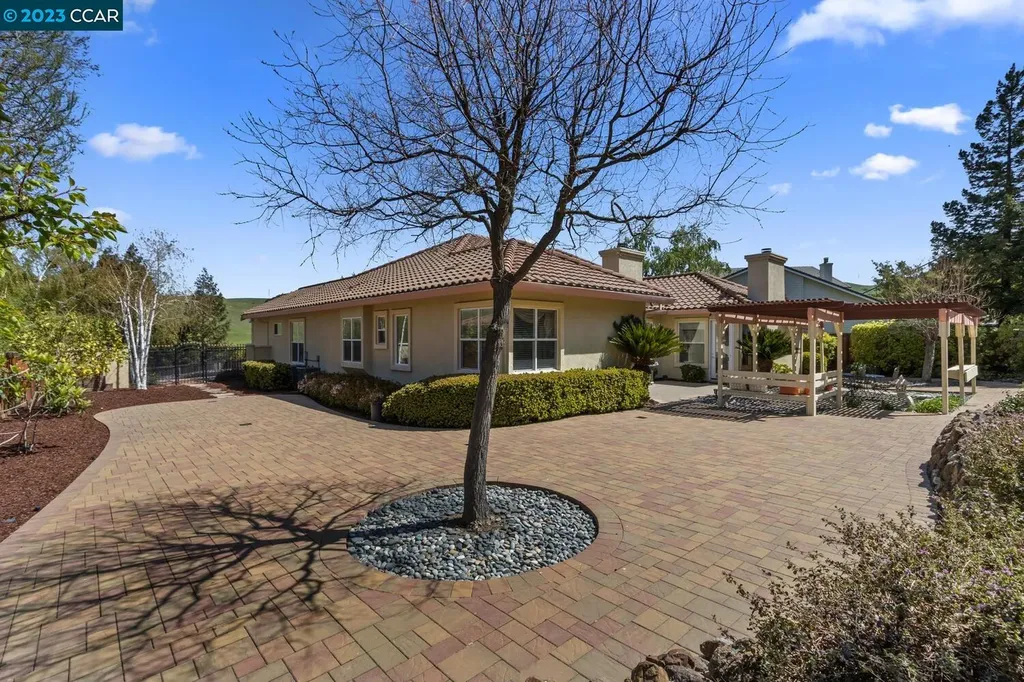 138 Inverness Way Clayton CA 94517