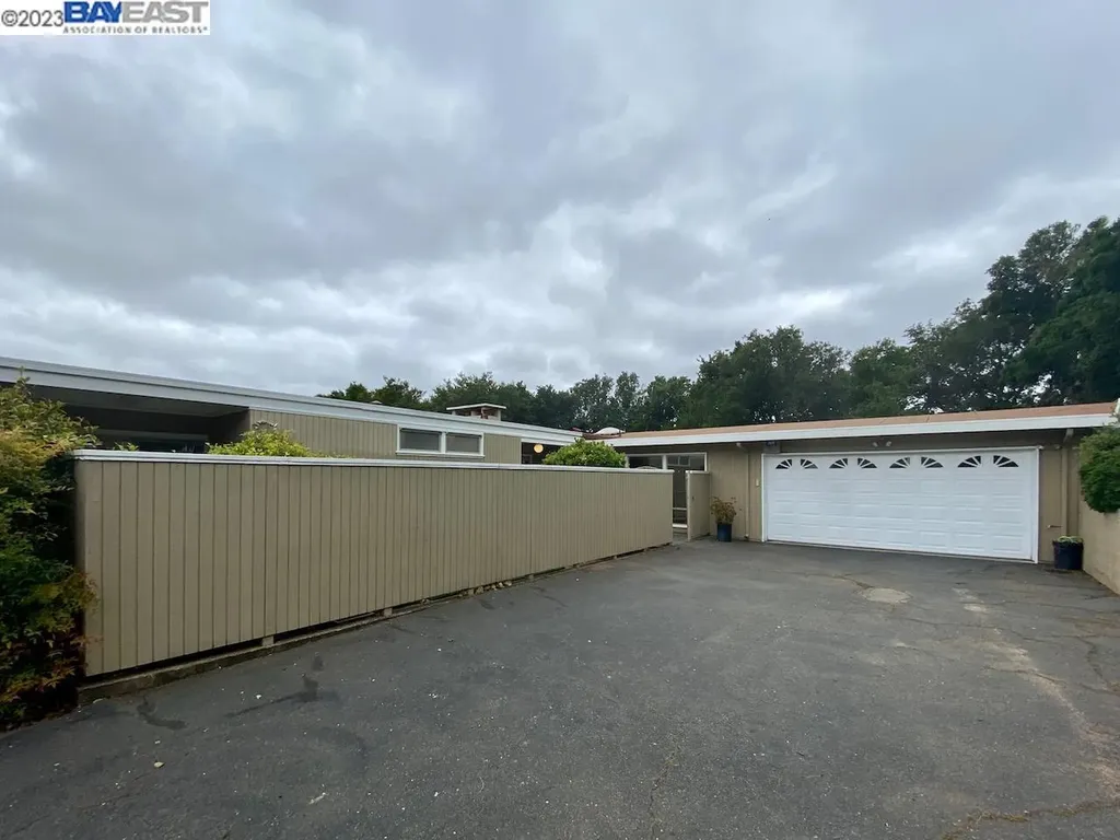 4500 Mountain View Avenue Oakland CA 94605