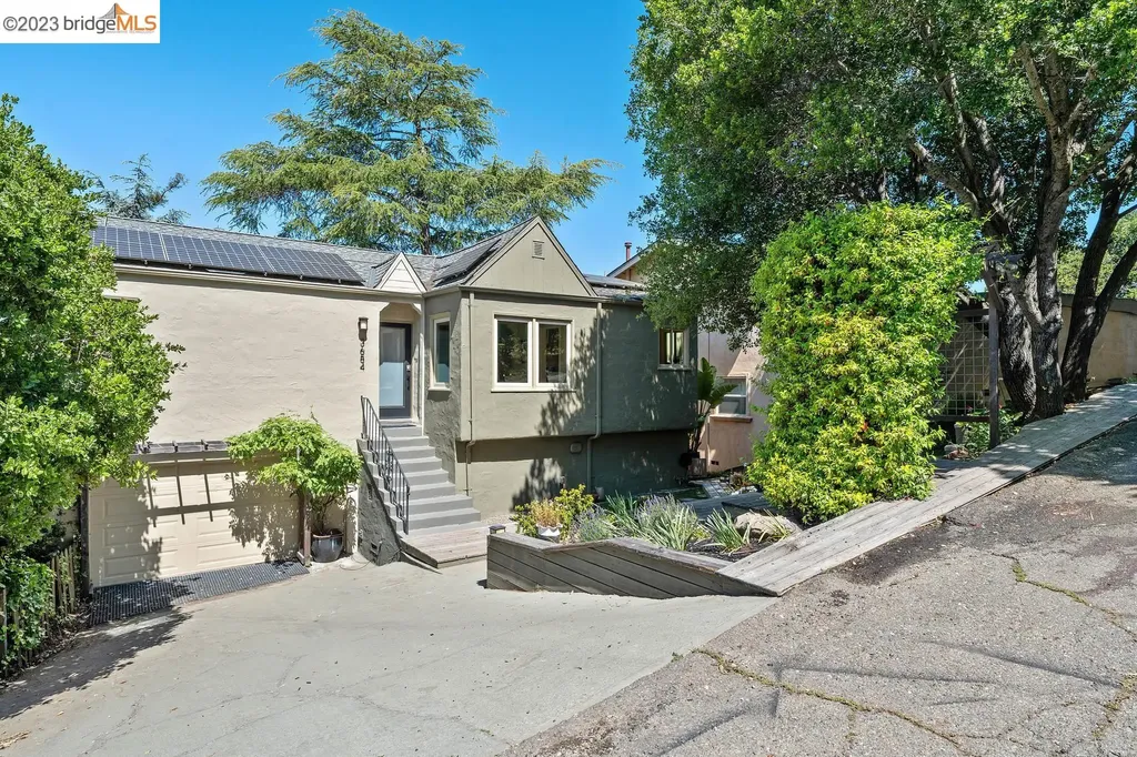 3684 Calafia Avenue Oakland CA 94605