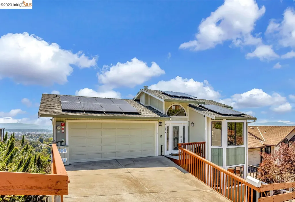 4392 Redwood Road Oakland CA 94619