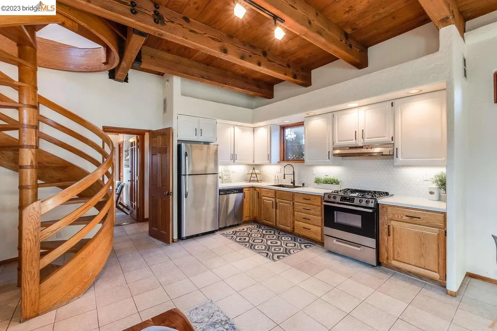 3312 Loma Vista Way Oakland CA 94619