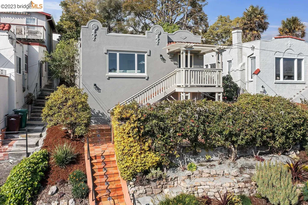 704 Santa Ray Avenue Oakland CA 94610