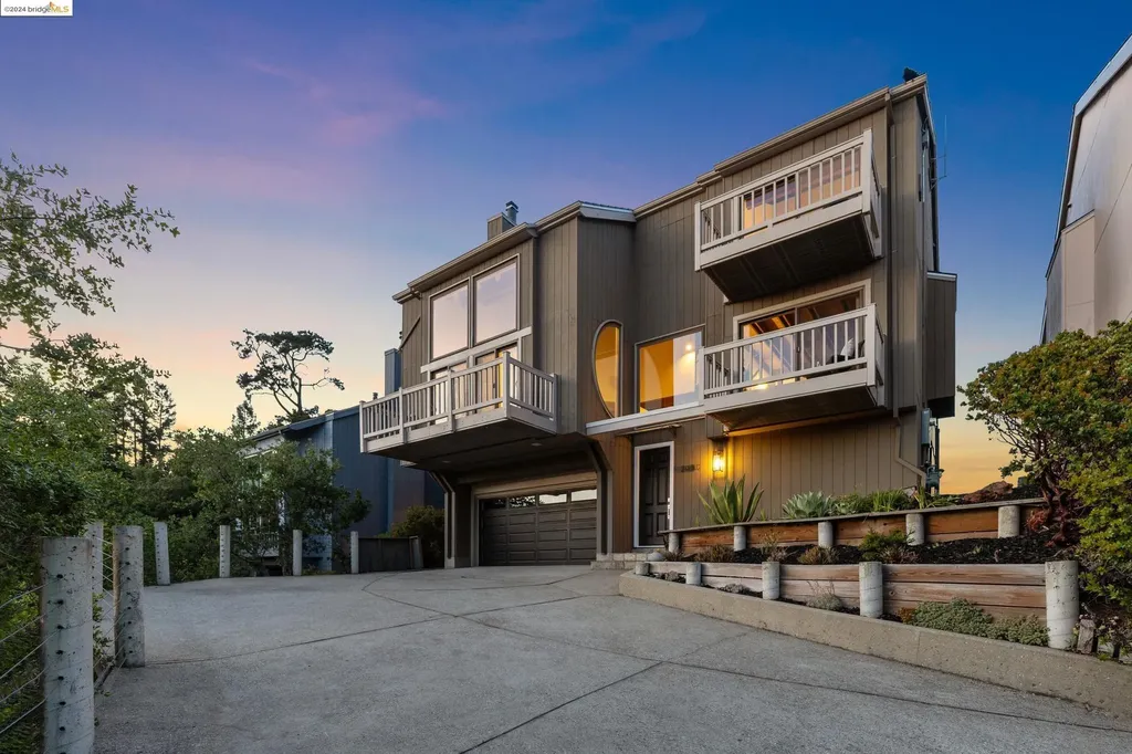 2060 Manzanita Drive Oakland CA 94611