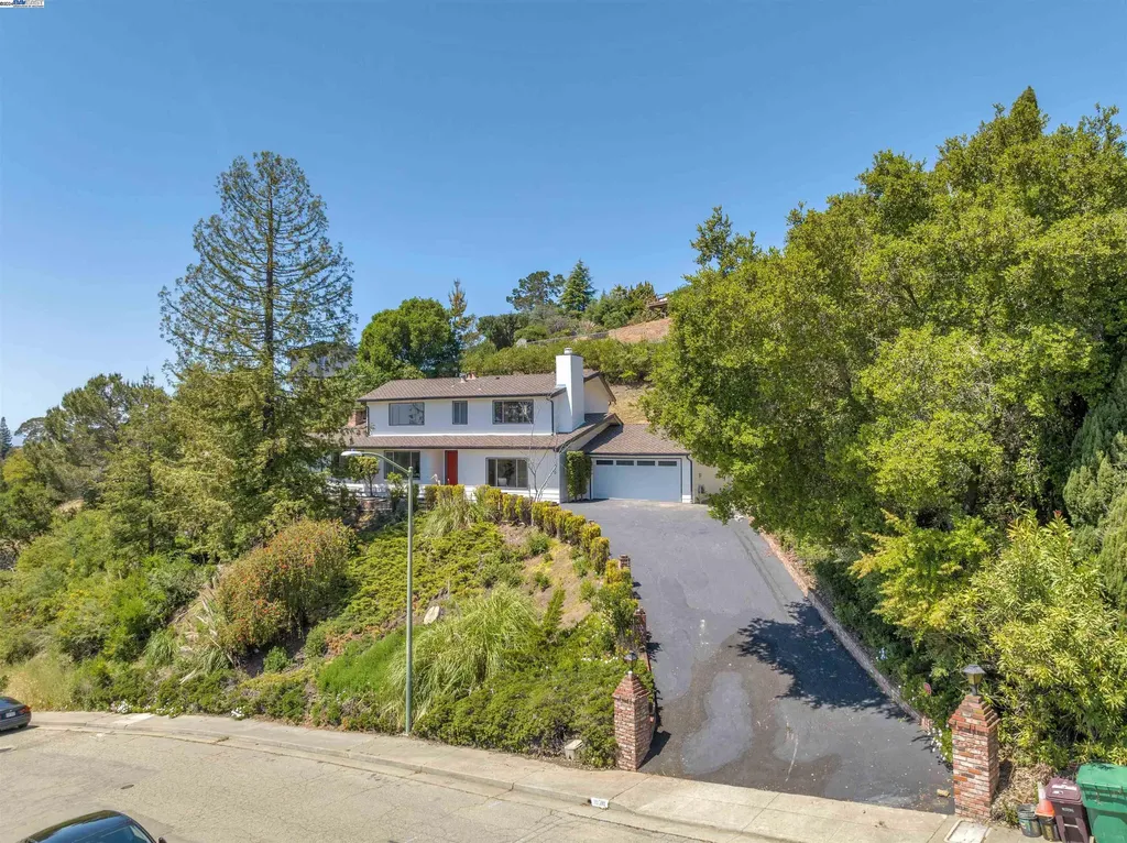 10510 Englewood Drive Oakland CA 94605