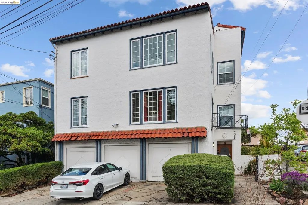 2527 8th Avenue Oakland CA 94606