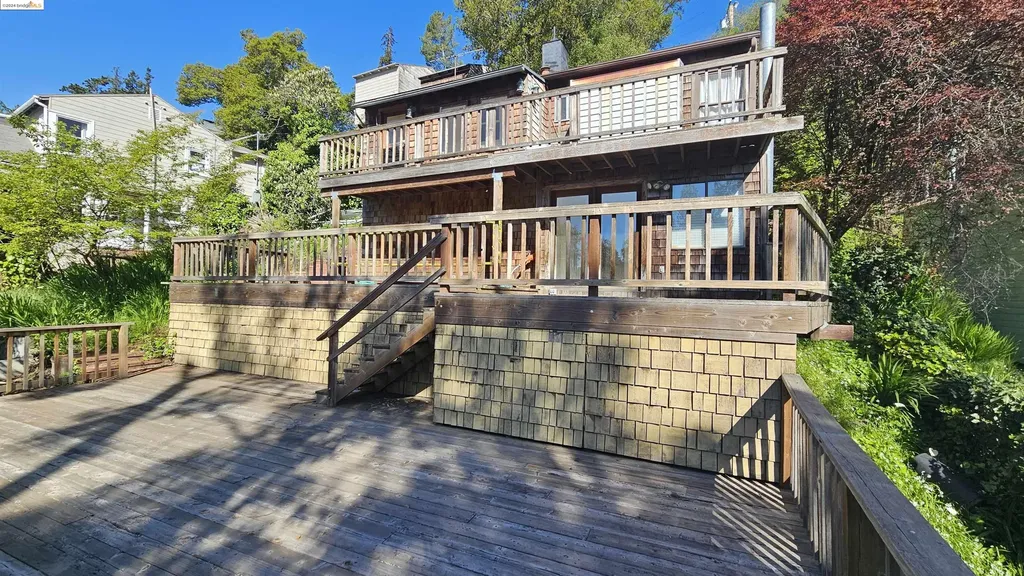 5687 Merriewood Drive Oakland CA 94611
