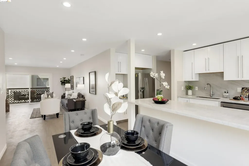 Oakland CA, 155 Pearl Street, Unit 308