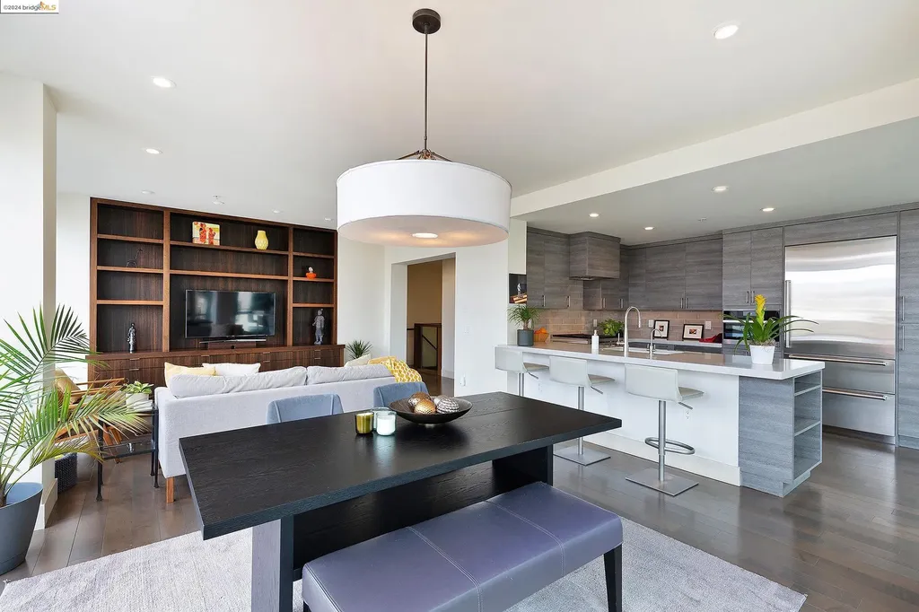 Oakland CA, 438 Grand Avenue, Unit 406