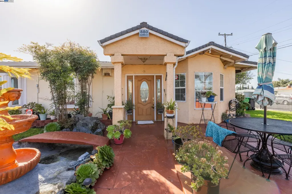 880 Sueirro Street Hayward CA 94541
