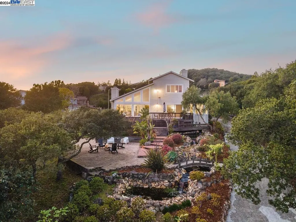 5106 Fairhill Court Oakland CA 94605