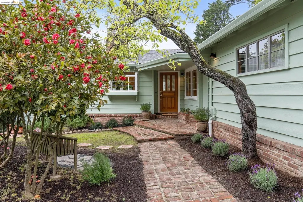 Oakland CA, 6241 Chelton Drive