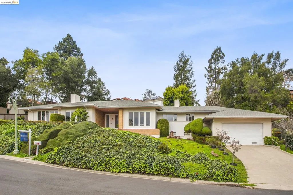 30 Lincolnshire Drive Oakland CA 94618