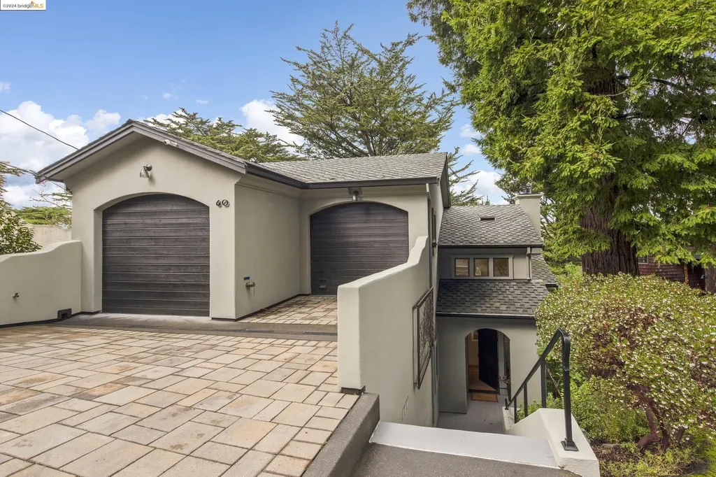 60 Pine Hills Court Oakland CA 94611