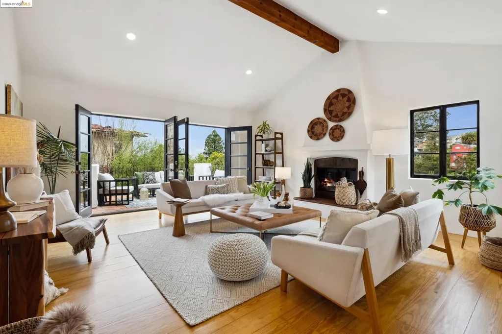 Oakland CA, 174 Alta Road