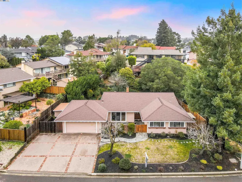 3272 Round Hill Drive Hayward CA 94542
