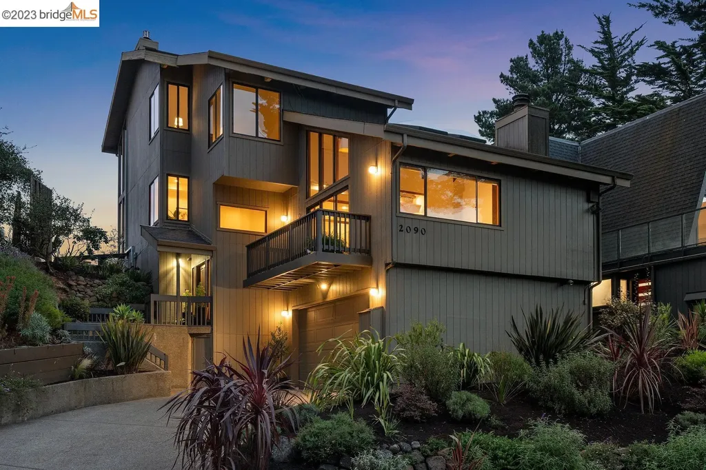 2090 Manzanita Drive Oakland CA 94611