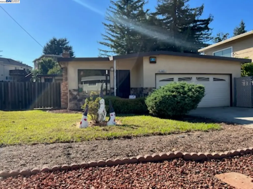 10611 Mark Street Oakland CA 94605