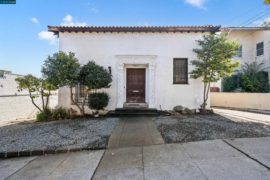 681 Cleveland Street Oakland CA 94606