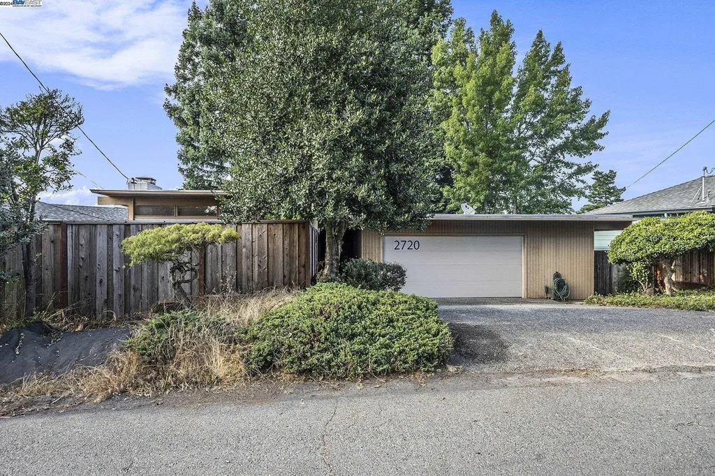 2720 Carisbrook Drive Oakland CA 94611