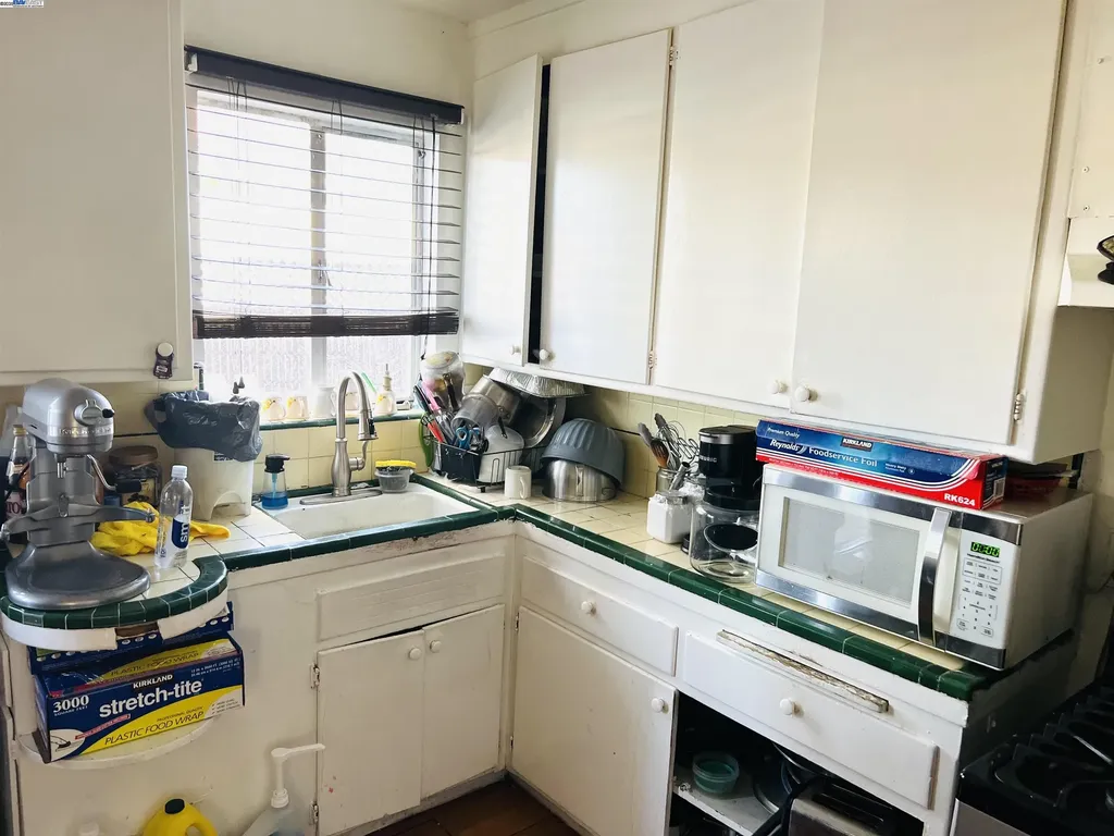10926 Bancroft Avenue Oakland CA 94603