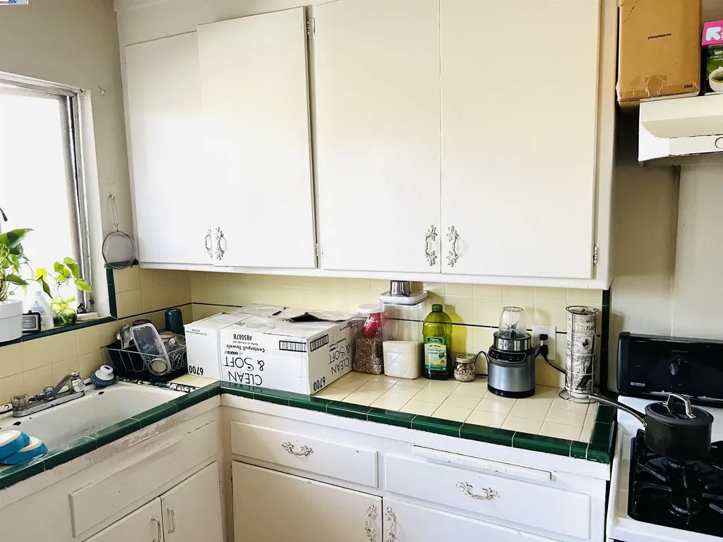 10926 Bancroft Avenue Oakland CA 94603