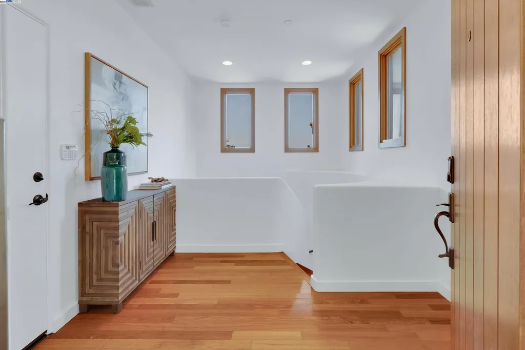 80 Siena Drive Oakland CA 94605