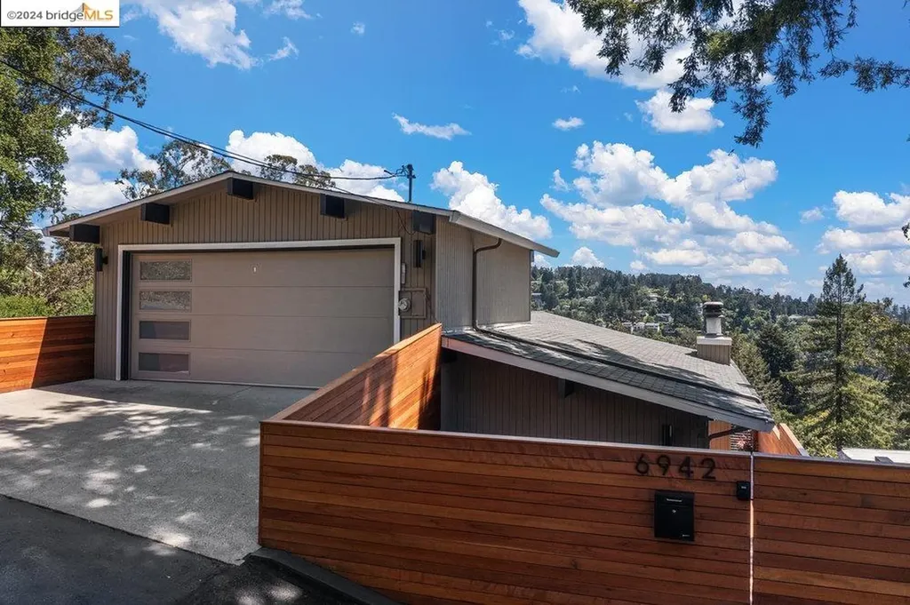 6942 Chambers Drive Oakland CA 94611