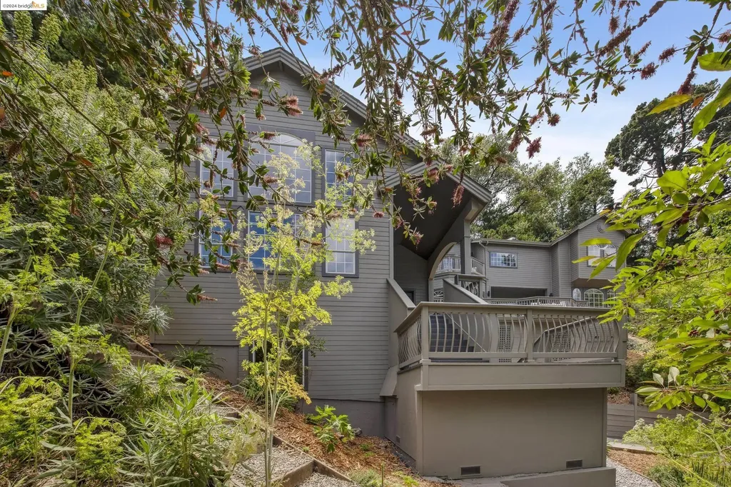 Oakland CA, 6512 Girvin Drive