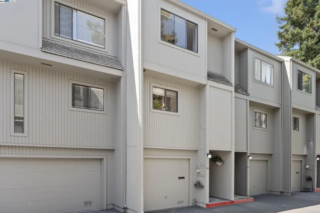 1010 Sahara Court Hayward CA 94541