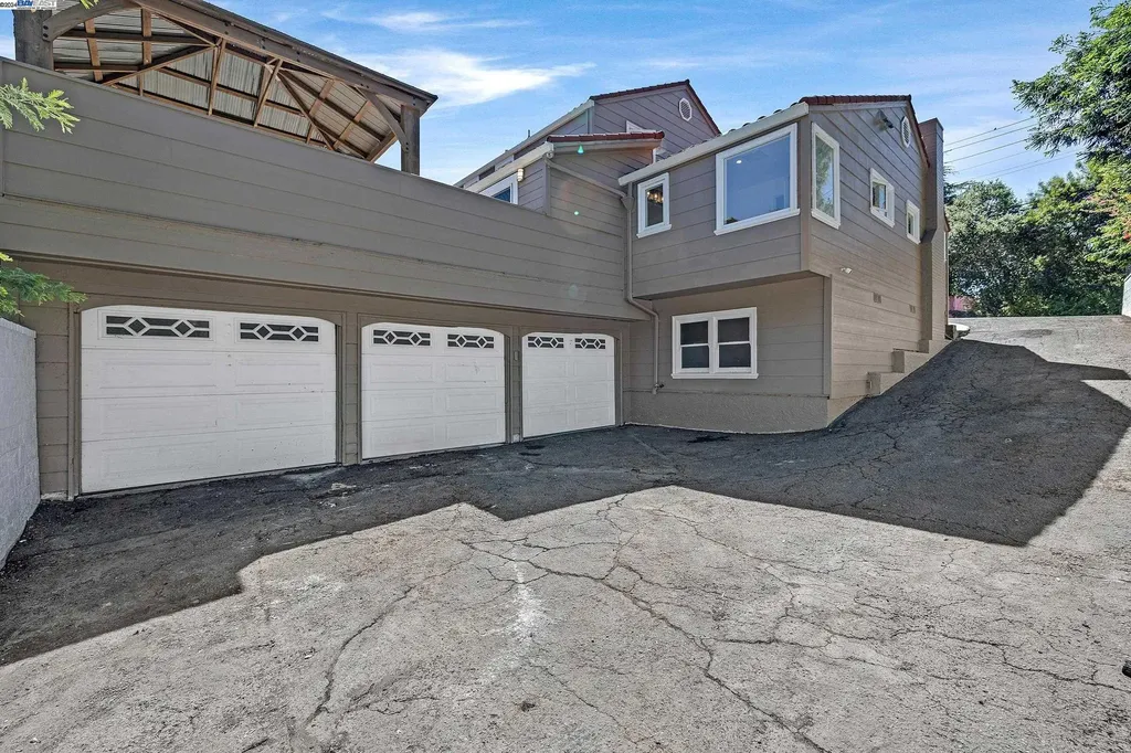 4055 Sequoyah Road Oakland CA 94605